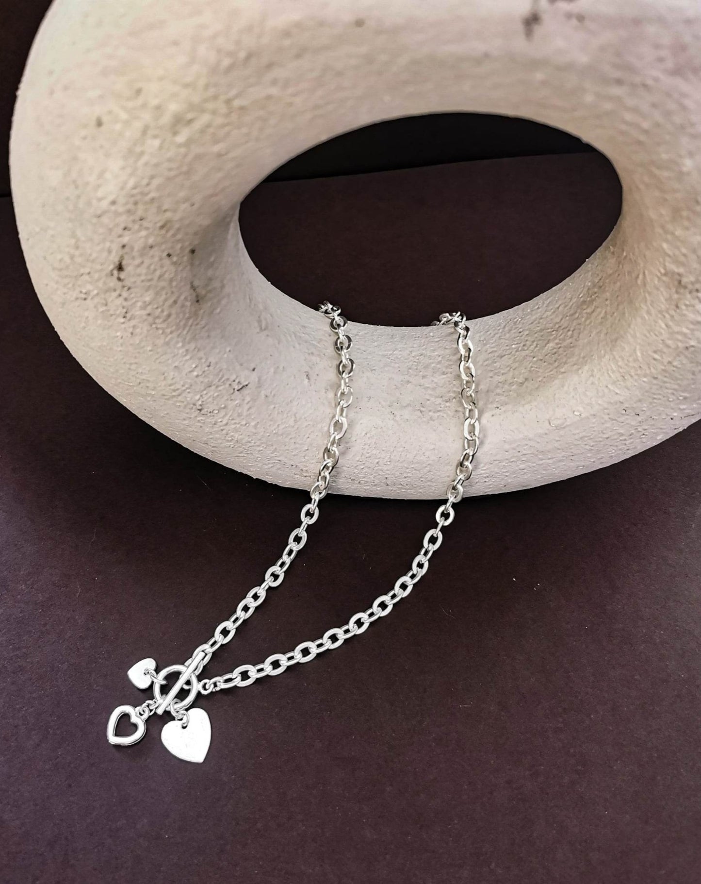 Silver plated heart necklace with toggle fastening